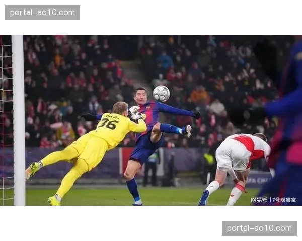 巴萨莱万最后阶段吃饼进球 老将门前嗅觉与跑位效率依然在线